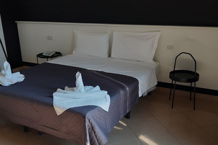 Room 8 of 12