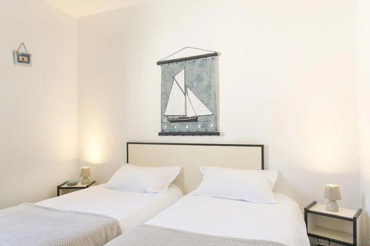 Room 3 of 7