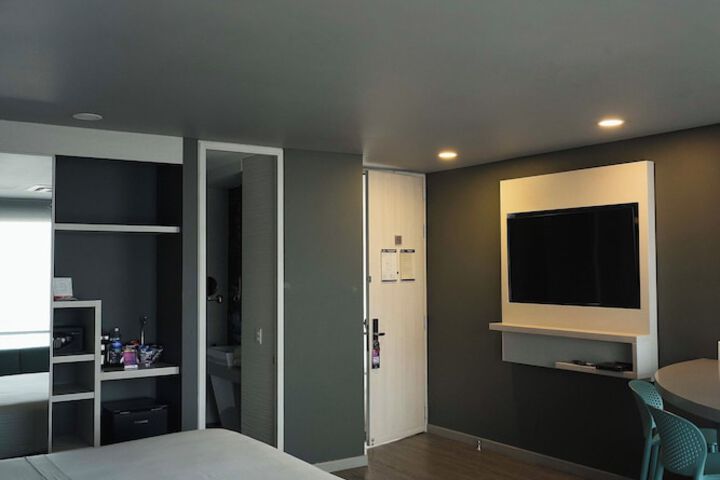 Room 30 of 100