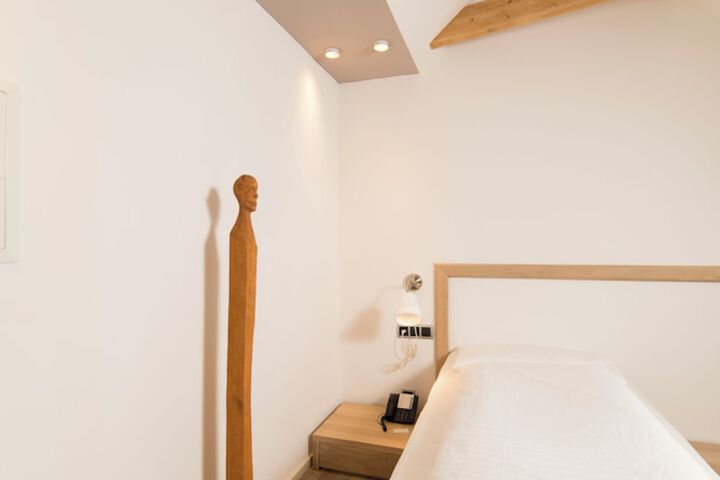 Room 16 of 51