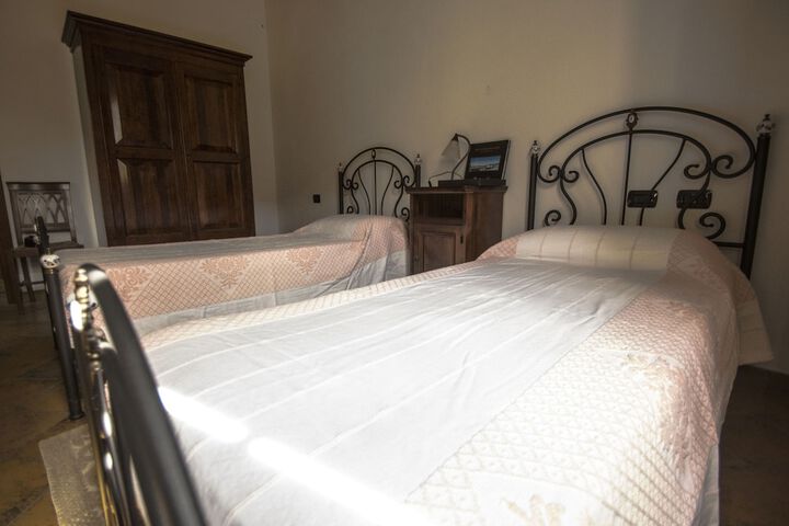 Room 4 of 19