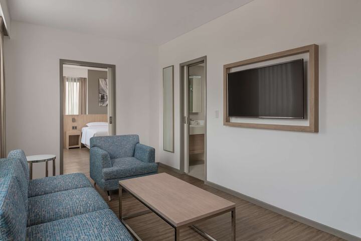 Room 11 of 76
