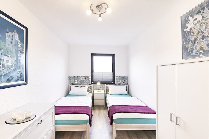 Room 8 of 18