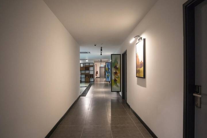 Ballroom/Hall 33 of 36