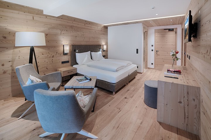 Room 9 of 32