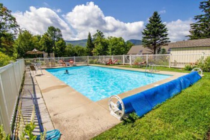 Pool 10 of 15