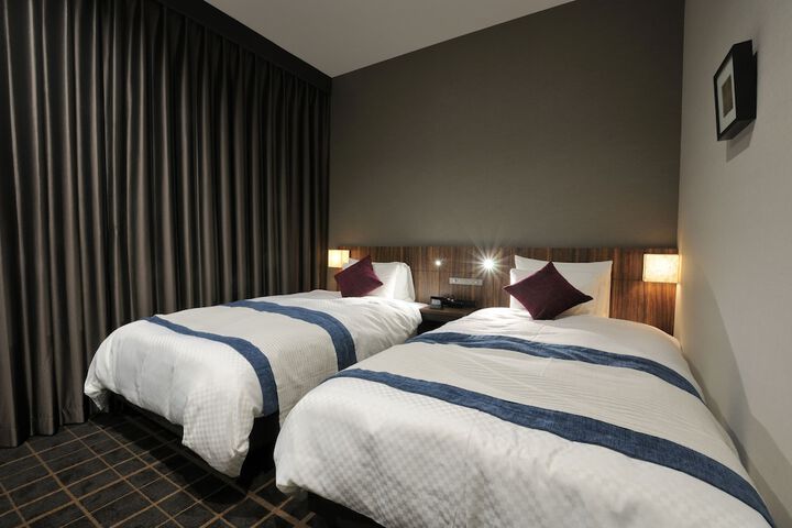 Room 10 of 30