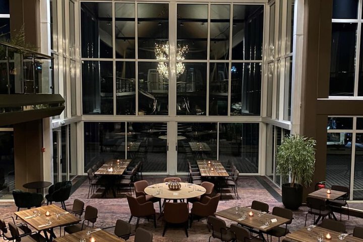 Dining 32 of 46