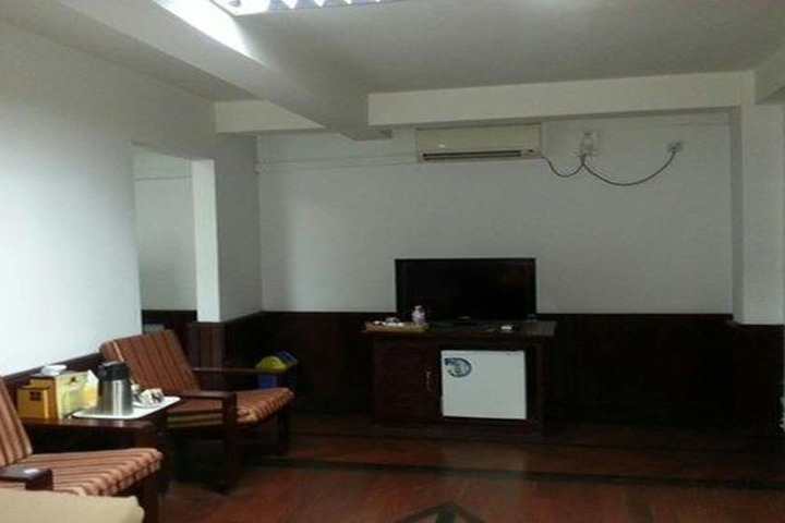 Room 21 of 33