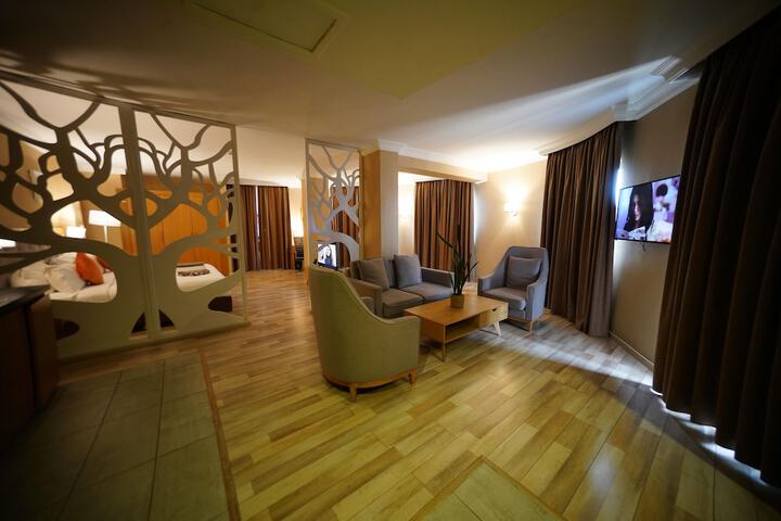 Room 68 of 163