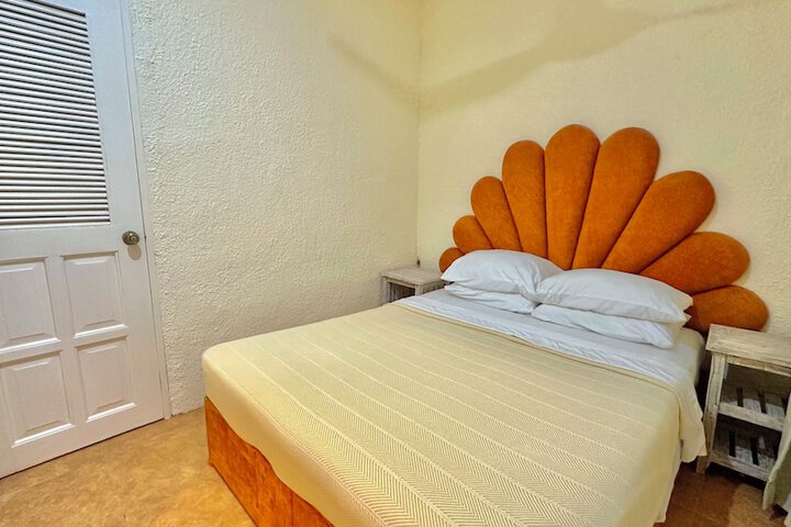 Room 9 of 162