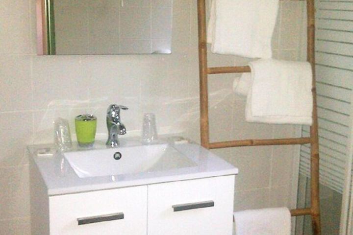 Room 9 of 20