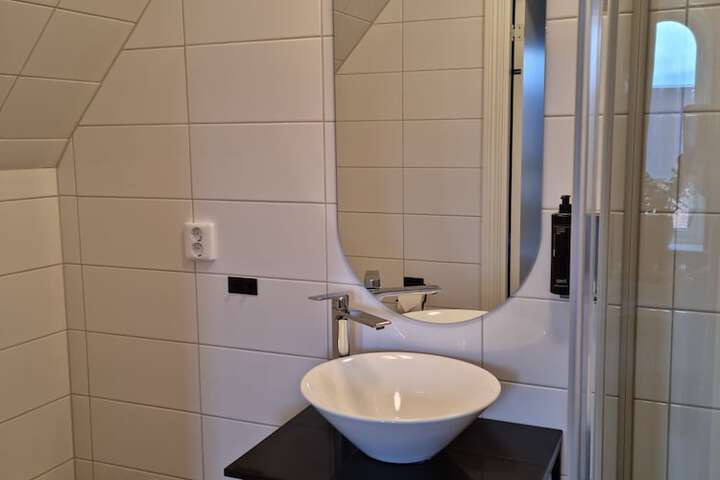 Room 44 of 102