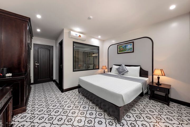 Room 4 of 24