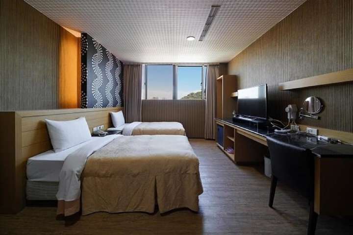 Room 10 of 48