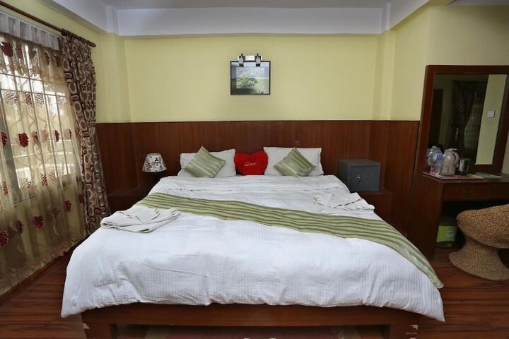 Room 14 of 38
