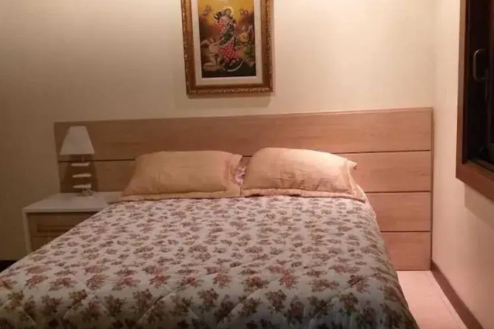 Room 5 of 11
