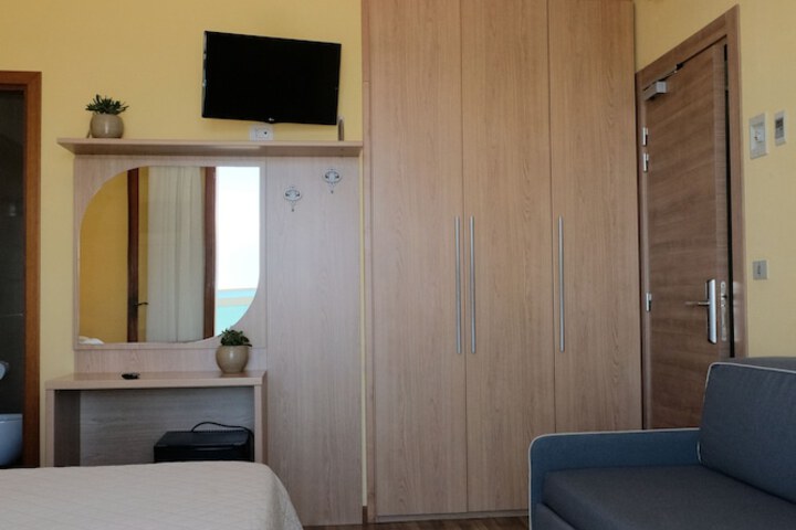 Room 46 of 154