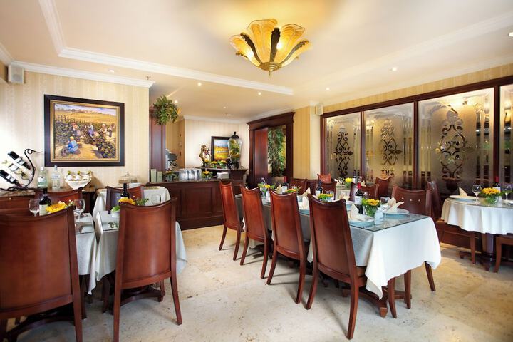 Dining Photos
