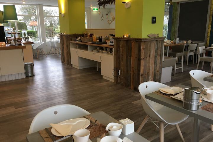 Breakfast/Coffee Service 136 of 144
