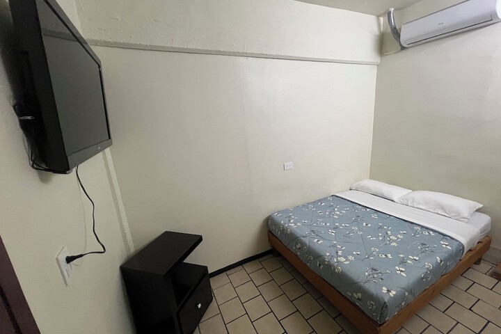 Room 3 of 8