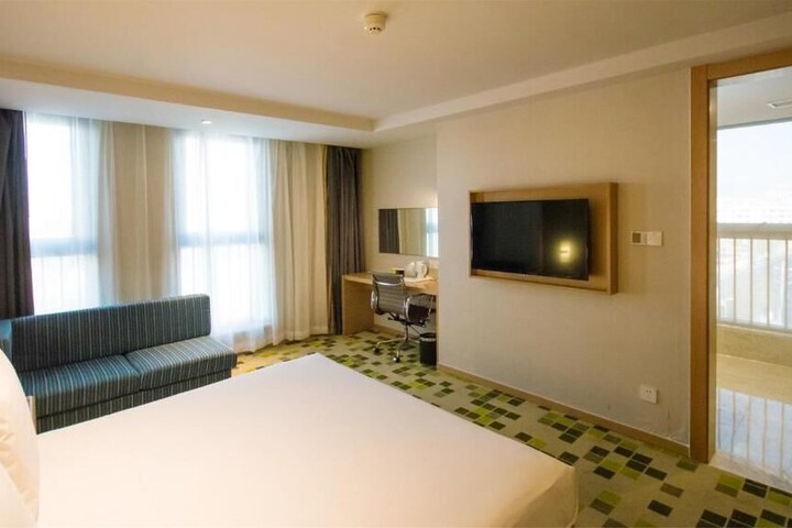 Room 12 of 42