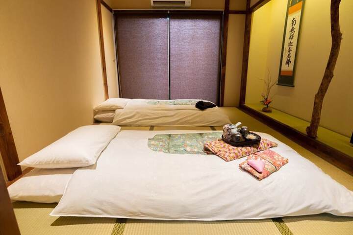Room 6 of 85