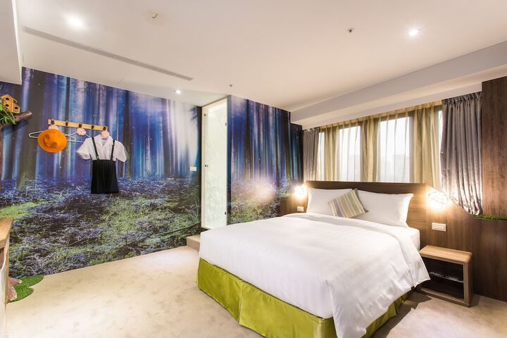 Room 8 of 35