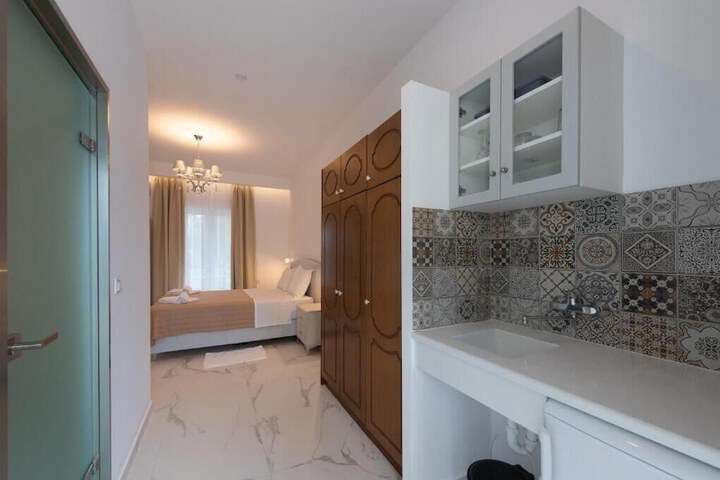 Room 10 of 20