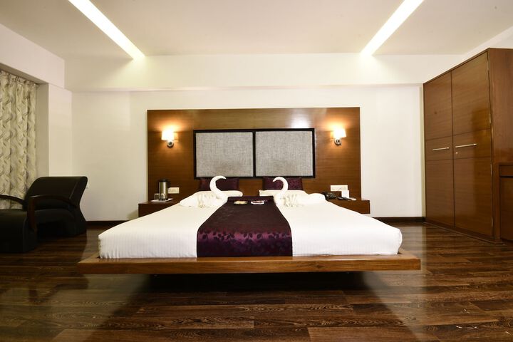 Room 11 of 37