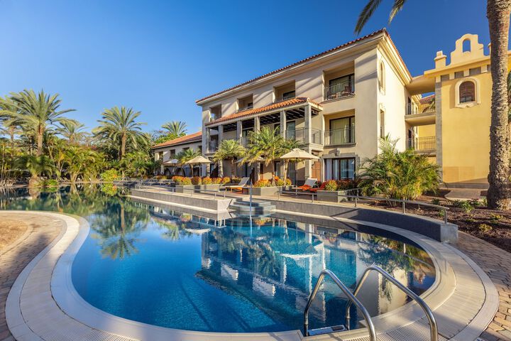 Pool Hotel