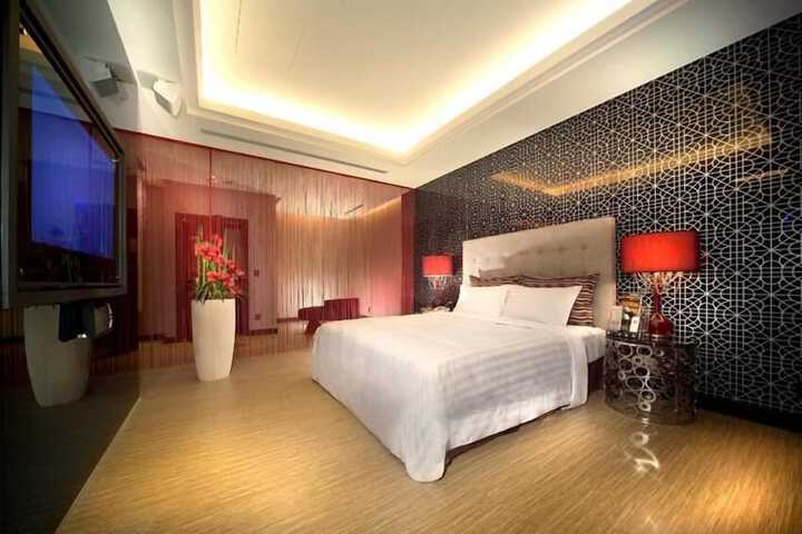 Room 15 of 53