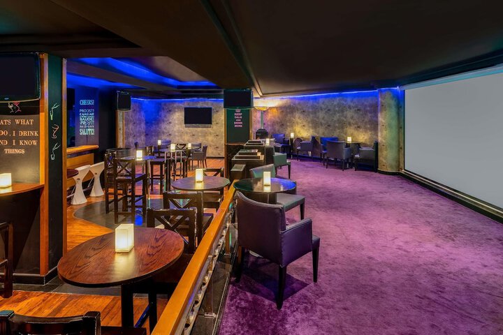 Lounge 93 of 108
