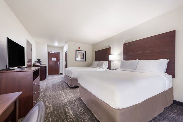 2 Queen Guestroom with Audible Visual Alert (1 of 7)