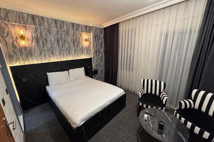 Room 13 of 20