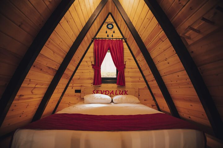 Room 5 of 11