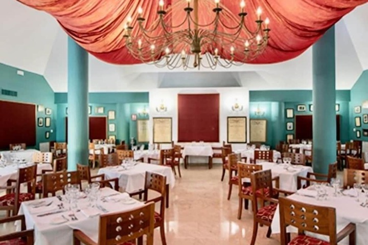 Dining 4 of 6