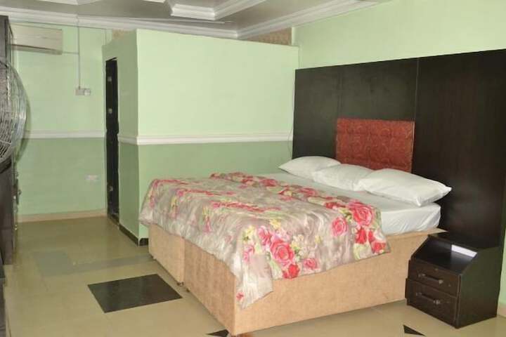 Room 2 of 17