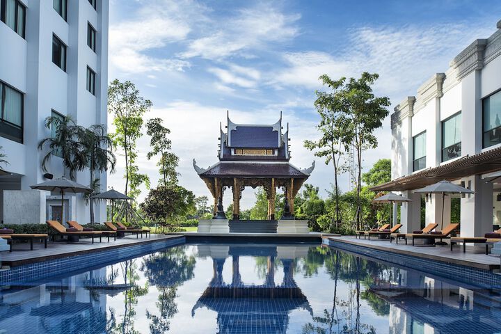 Hotel with Pool