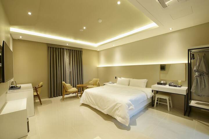 Room 8 of 37