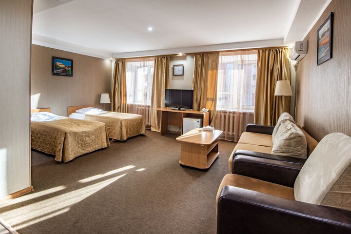 Room 9 of 42
