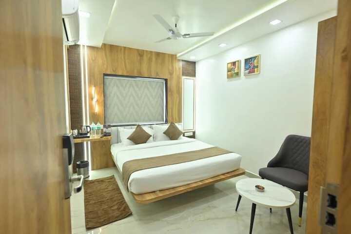 Room 6 of 50