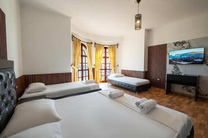 Room 26 of 100