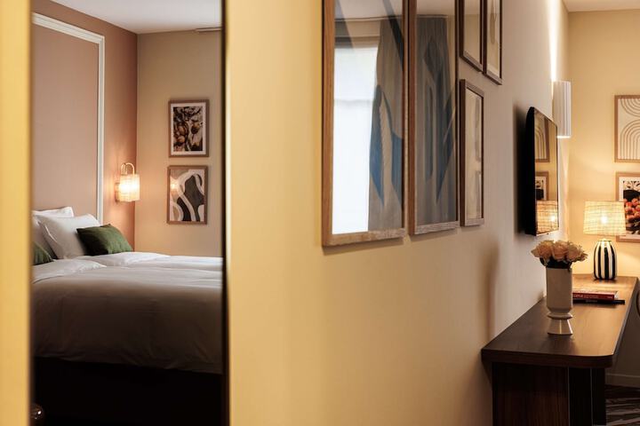 Room 27 of 51