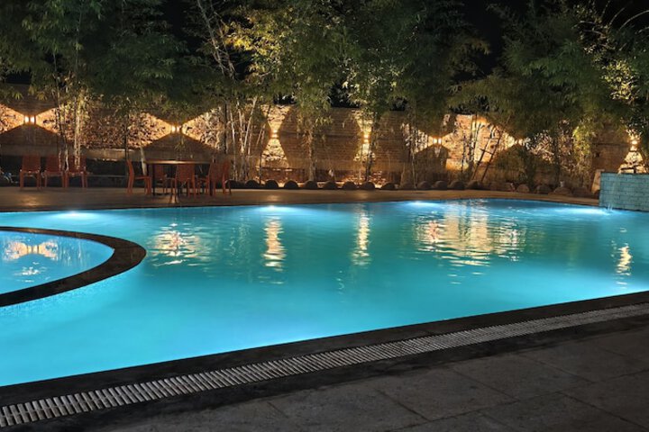 Pool 11 of 44