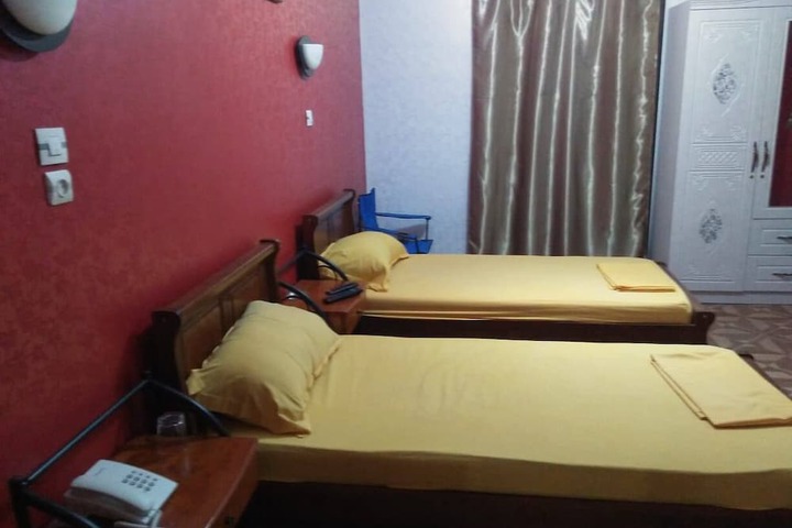 Room 32 of 62