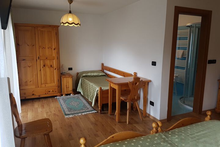 Room 9 of 48