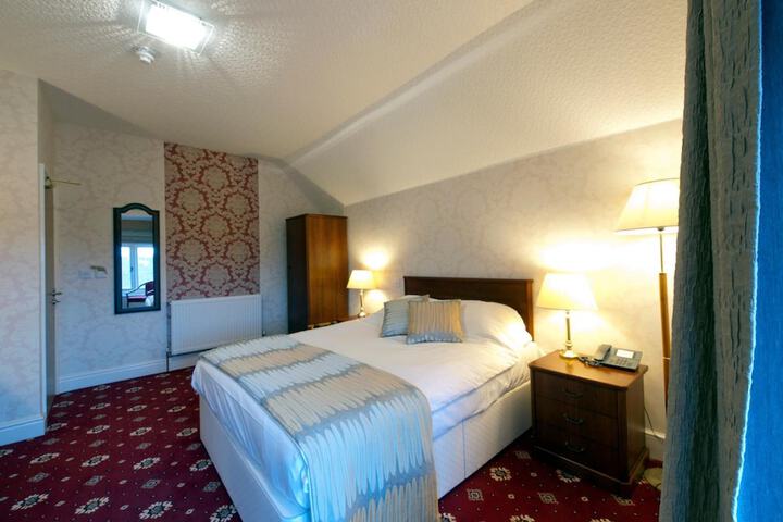 Room 12 of 25