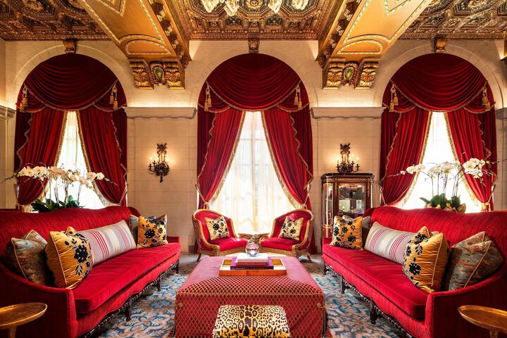 Lobby lounge