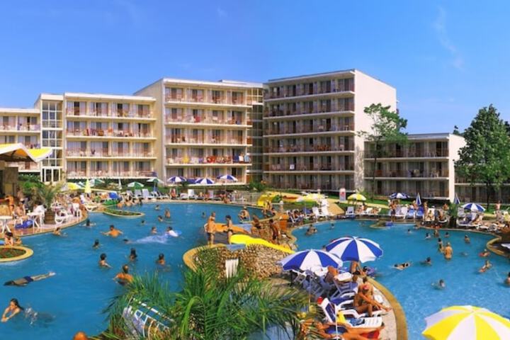 Hotel Pool